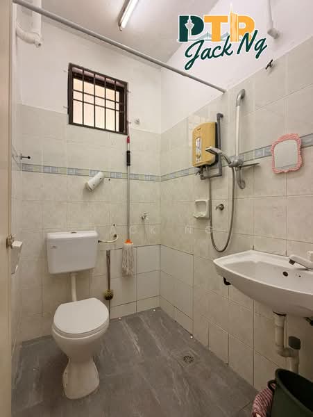 Apartment for Sale at Taman Bagan Lalang Apartment - Jack Ng - Bathroom - PropertyGuru.com.my