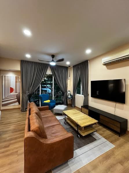 Kondominium untuk Dijual di Adora Courtyard Apartments - Sharon Lee Lee - Living Room - PropertyGuru.com.my