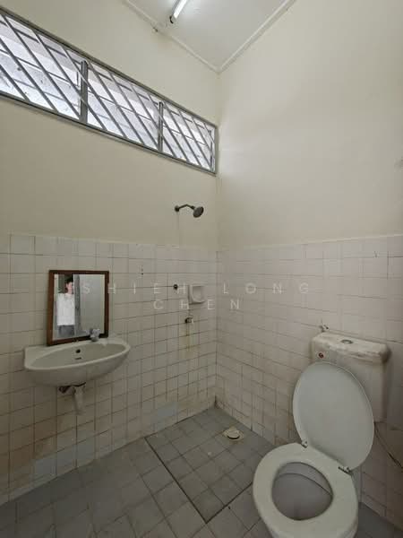 1-storey Terraced House for Sale in Taman Munsyi Ibrahim (Johor Bahru) - Shieh Long Chen - Bathroom - PropertyGuru.com.my