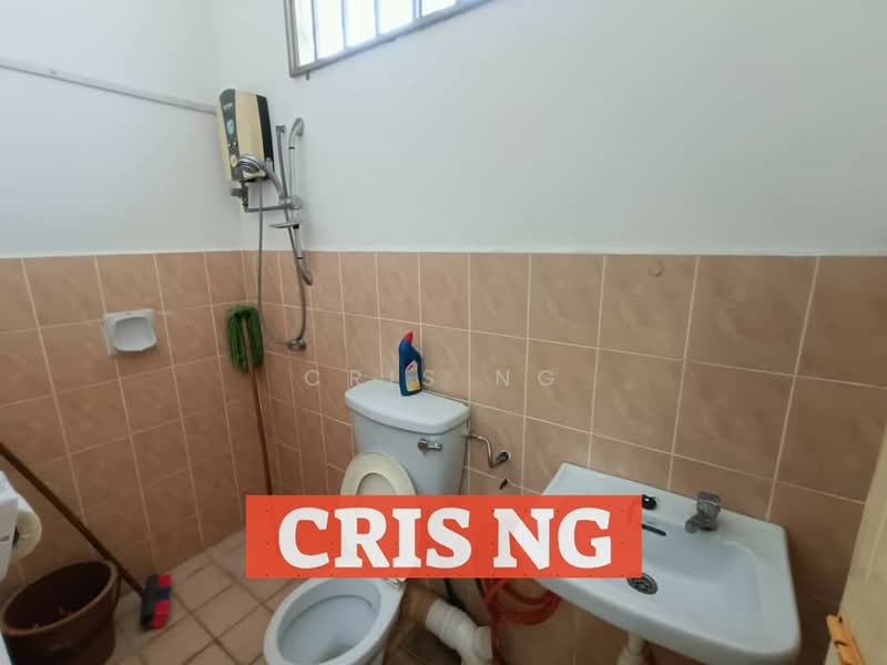 Rumah Teres 2 Tingkat untuk Dijual di Teluk Kumbar (Penang) - Cris Ng - Bathroom - PropertyGuru.com.my