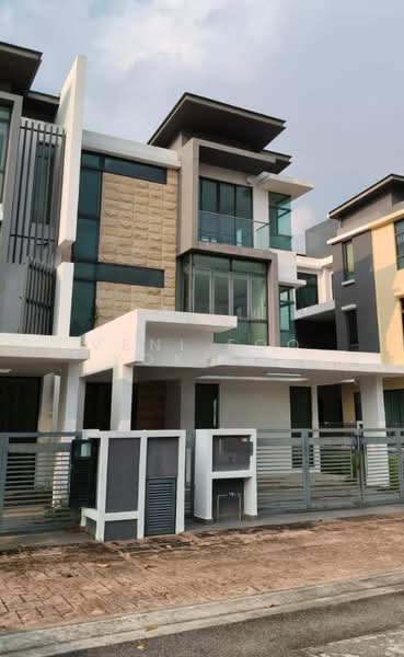 3-storey Terraced House for Sale in Shah Alam (Selangor) - Veni Foo Yoke Fuang - Exterior - PropertyGuru.com.my