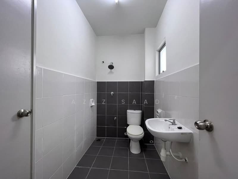 Rumah Berkembar untuk Dijual di Shah Alam (Selangor) - Aziz Saad - Bathroom - PropertyGuru.com.my
