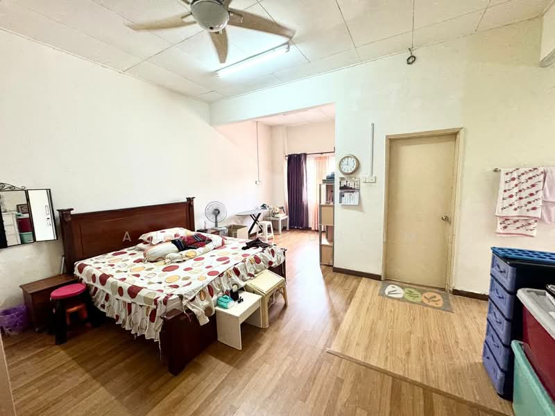 Rumah Teres 2 Tingkat untuk Dijual di U8, Taman Bukit Jelutong (Shah Alam) - Ahmad Muslim - Bedroom - PropertyGuru.com.my