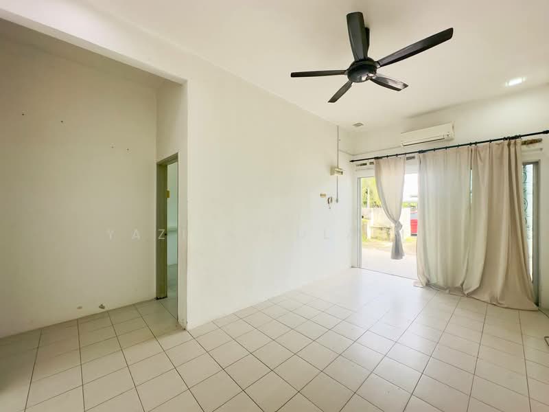 Rumah Teres 1 Tingkat untuk Dijual di Telok Panglima Garang (Selangor) - Yazila Sulaimi - Living Room - PropertyGuru.com.my