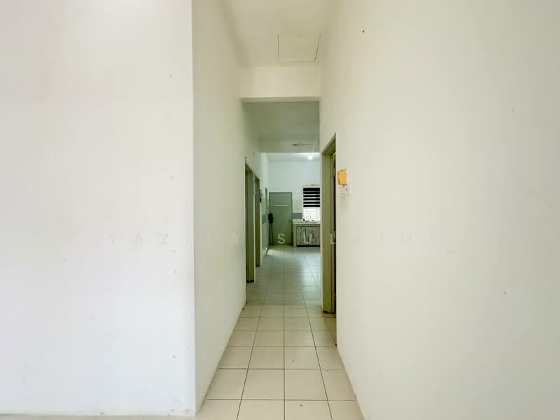 Rumah Teres 1 Tingkat untuk Dijual di Telok Panglima Garang (Selangor) - Yazila Sulaimi - Corridor - PropertyGuru.com.my