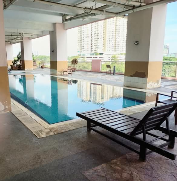 Servis Apartment untuk Dijual di Brunsfield Riverview - Ahmad Muslim - Pool - PropertyGuru.com.my