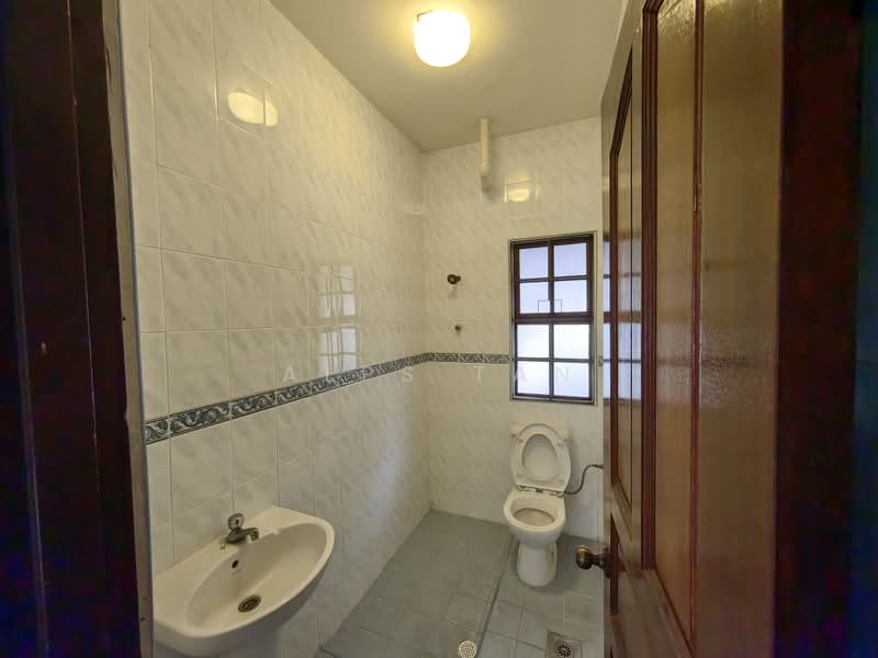 Semi-Detached House for Rent in SS 3, Taman Universiti (Petaling Jaya) - Alps Tan - Bathroom - PropertyGuru.com.my