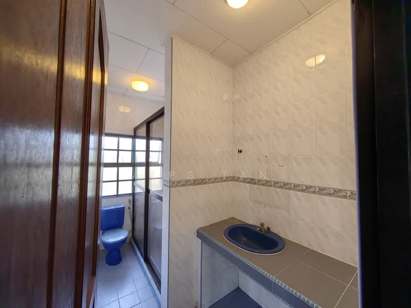 Semi-Detached House for Rent in SS 3, Taman Universiti (Petaling Jaya) - Alps Tan - Bathroom - PropertyGuru.com.my