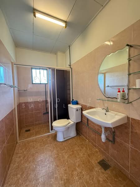 Semi-Detached House for Sale in Taman Setia 2 (Balakong) - Mohd Aizat Saiful Bahri - Bathroom - PropertyGuru.com.my