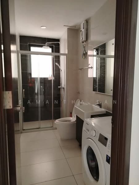 Condominium for Rent at Bay Point @ Country Garden Danga Bay - Samantha Tan - Bathroom - PropertyGuru.com.my