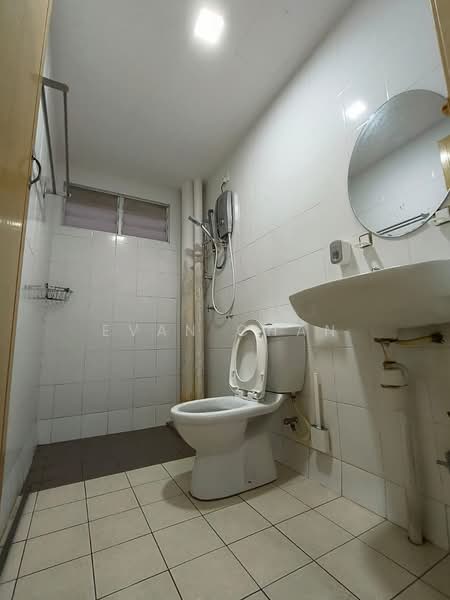 Apartment for Sale at Seri Jati - Evan Chan - Bathroom - PropertyGuru.com.my