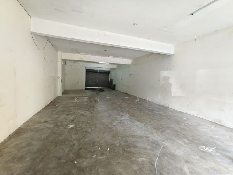 Shop for Rent in Taman Pinggiran Putra (Seri Kembangan) - Kent Tan - Interior - PropertyGuru.com.my