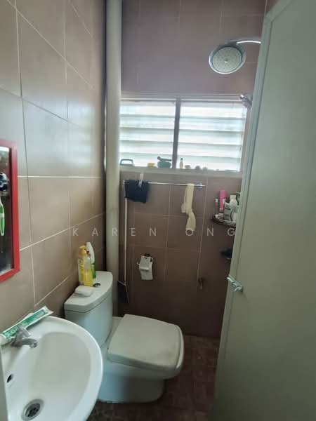 Rumah Teres 2 Tingkat untuk Dijual di SS19 (Subang Jaya) - Karen Ong - Bathroom - PropertyGuru.com.my