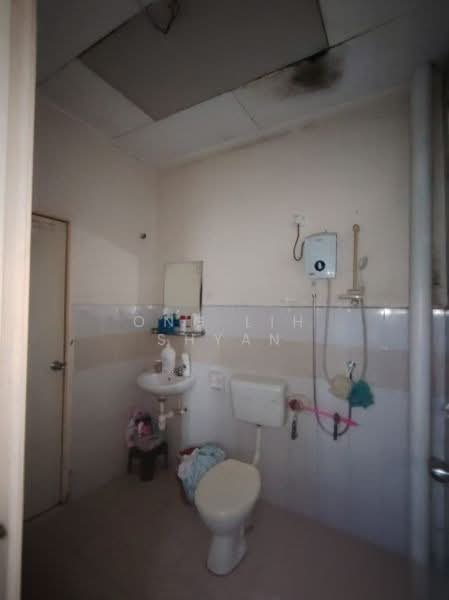 2-storey Terraced House for Sale in Taman Pulai Jaya (Kulai) - Ong Lih Shyan - Bathroom - PropertyGuru.com.my