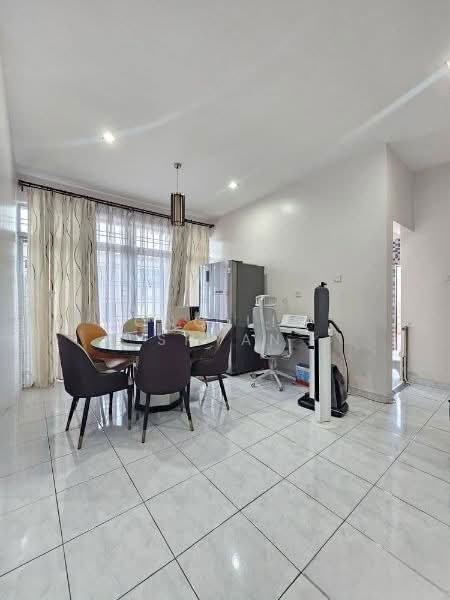 Rumah Berkembar untuk Dijual di Taman Bukit Jaya (Ulu Tiram) - Ong Lih Shyan - Dining Room - PropertyGuru.com.my