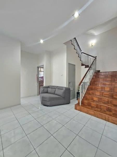 Rumah Berkembar untuk Dijual di Taman Bukit Jaya (Ulu Tiram) - Ong Lih Shyan - Living Room - PropertyGuru.com.my