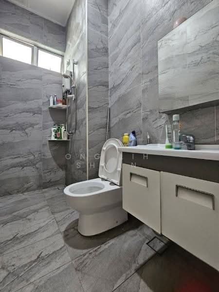 Rumah Berkembar untuk Dijual di Taman Bukit Jaya (Ulu Tiram) - Ong Lih Shyan - Bathroom - PropertyGuru.com.my