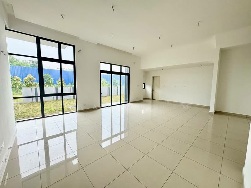 Semi-Detached House for Sale in Shah Alam (Selangor) - Ahmad Muslim - Living Room - PropertyGuru.com.my