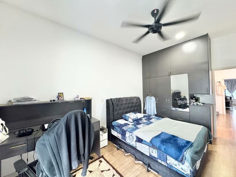 2-storey Terraced House for Sale in Taman Cahaya Alam (Shah Alam) - Zarema Kulbuzheva - Bedroom - PropertyGuru.com.my