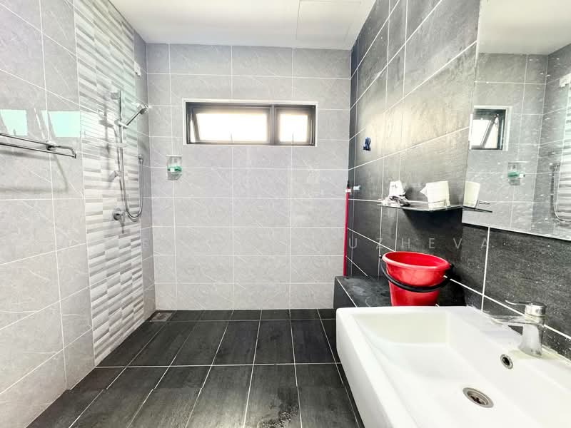 2-storey Terraced House for Sale in Taman Cahaya Alam (Shah Alam) - Zarema Kulbuzheva - Bathroom - PropertyGuru.com.my