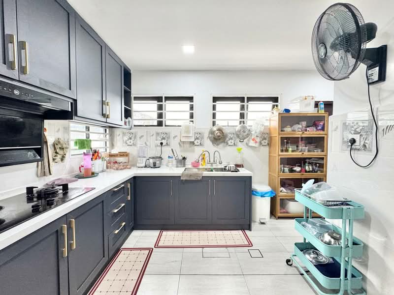 2-storey Terraced House for Sale in Taman Cahaya Alam (Shah Alam) - Zarema Kulbuzheva - Kitchen - PropertyGuru.com.my