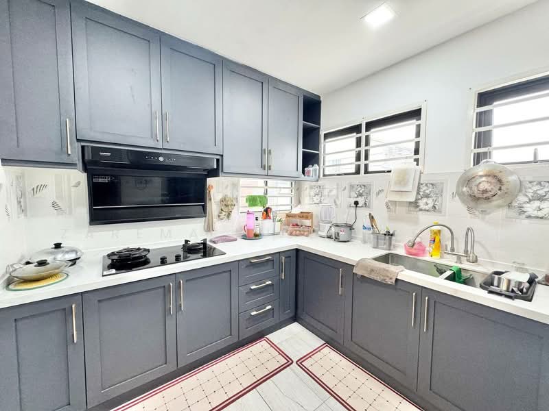 2-storey Terraced House for Sale in Taman Cahaya Alam (Shah Alam) - Zarema Kulbuzheva - Kitchen - PropertyGuru.com.my