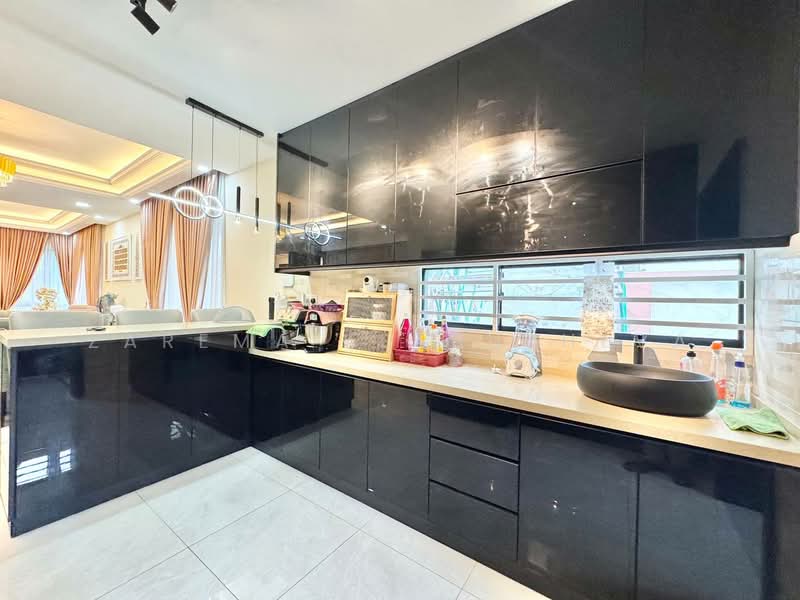 2-storey Terraced House for Sale in Taman Cahaya Alam (Shah Alam) - Zarema Kulbuzheva - Kitchen - PropertyGuru.com.my