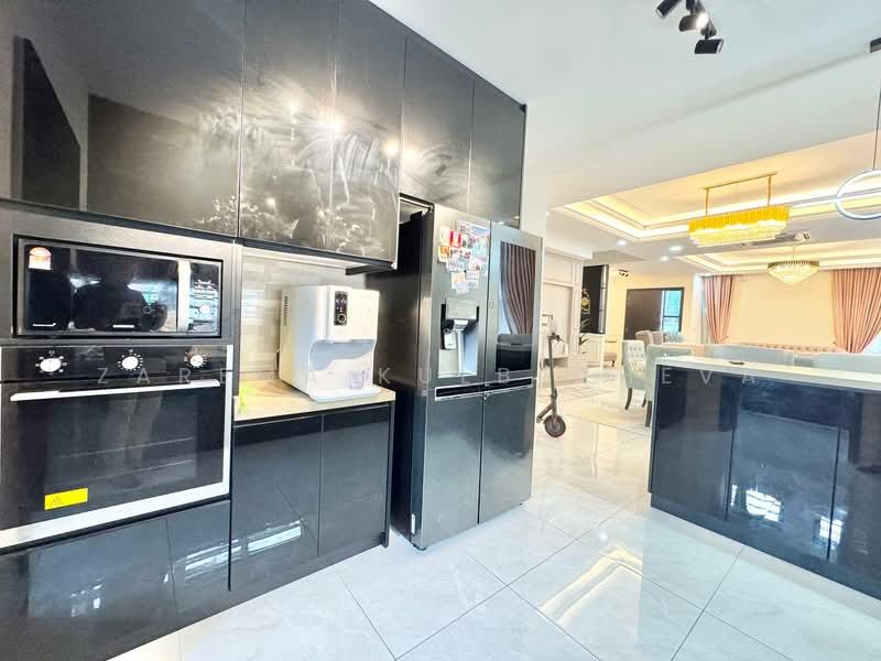 2-storey Terraced House for Sale in Taman Cahaya Alam (Shah Alam) - Zarema Kulbuzheva - Kitchen - PropertyGuru.com.my