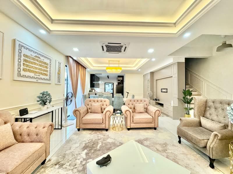 2-storey Terraced House for Sale in Taman Cahaya Alam (Shah Alam) - Zarema Kulbuzheva - Living Room - PropertyGuru.com.my