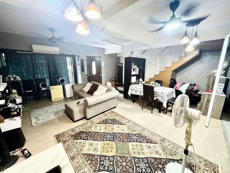Rumah Teres 2 Tingkat untuk Dijual di Taman Sri Andalas (Klang) - Ahmad Muslim - Living Room - PropertyGuru.com.my