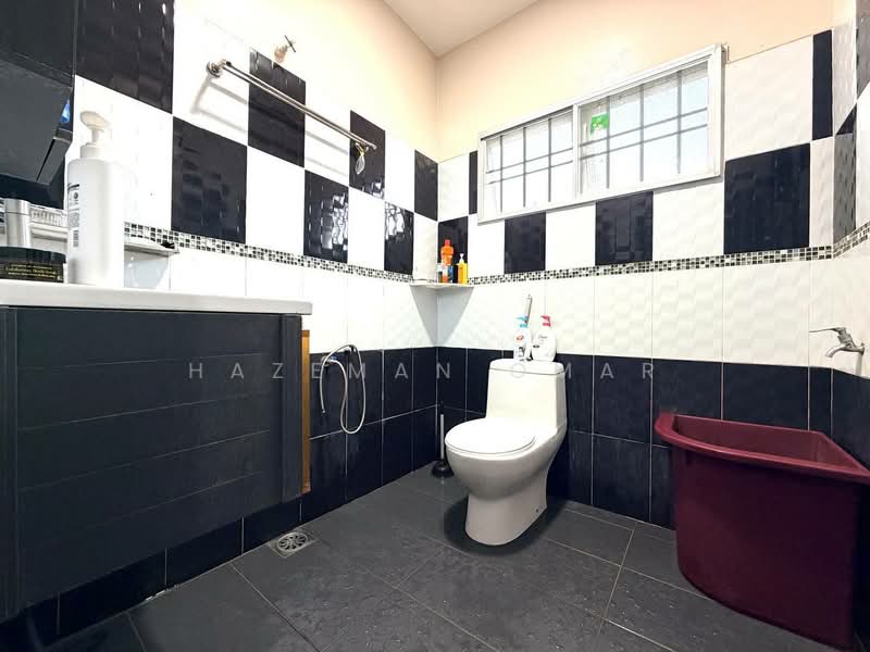 2-storey Terraced House for Sale in Kapar (Selangor) - Hazeman Omar - Bathroom - PropertyGuru.com.my