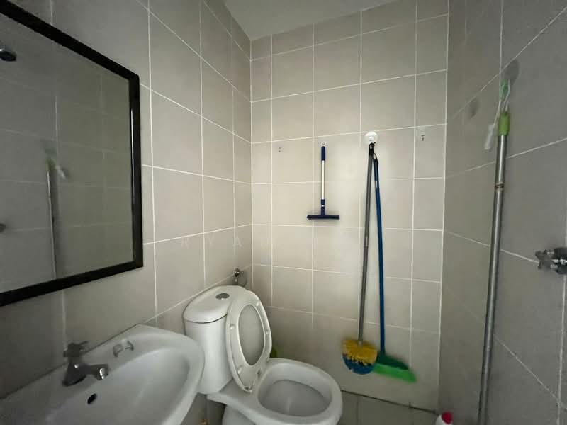Kondominium untuk Dijual di Amansuri Residences - Ryan Ooi - Bathroom - PropertyGuru.com.my
