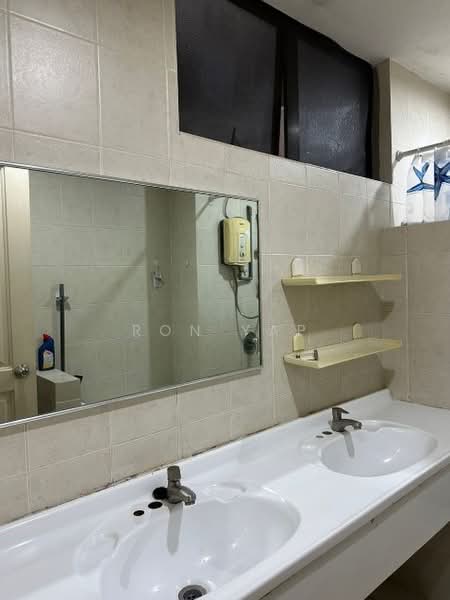 Kondominium untuk Dijual di Casa Tropicana - Ron Yap - Bathroom - PropertyGuru.com.my