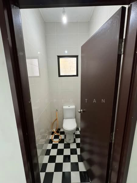 Shop for Rent in Beranang (Selangor) - Jasper Tan - Bathroom - PropertyGuru.com.my