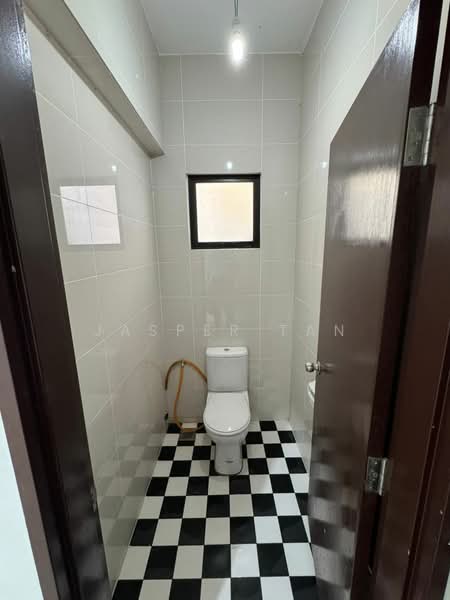 Shop for Rent in Beranang (Selangor) - Jasper Tan - Bathroom - PropertyGuru.com.my