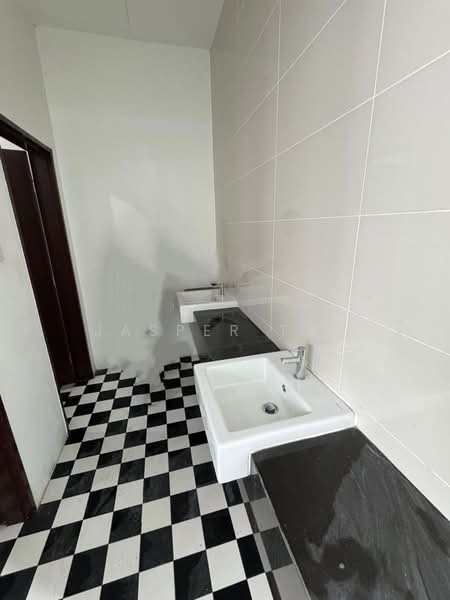 Shop for Rent in Beranang (Selangor) - Jasper Tan - Bathroom - PropertyGuru.com.my