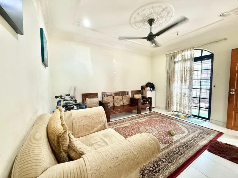 Rumah Teres 2 Tingkat untuk Dijual di Shah Alam (Selangor) - Nur Alia Omar - Living Room - PropertyGuru.com.my