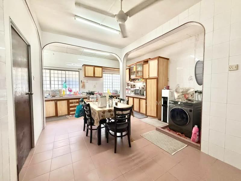 Rumah Teres 2 Tingkat untuk Dijual di Shah Alam (Selangor) - Nur Alia Omar - Kitchen - PropertyGuru.com.my