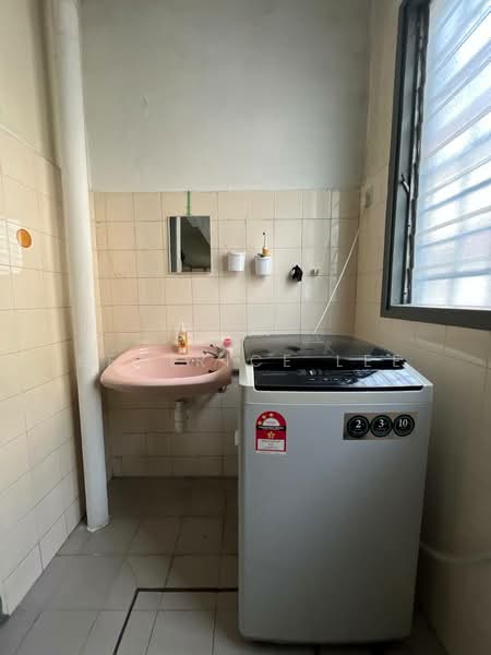 Bungalow for Rent in Taman Gembira (Jalan Klang Lama (Old Klang Road)) - Beatrice Lee - Bathroom - PropertyGuru.com.my