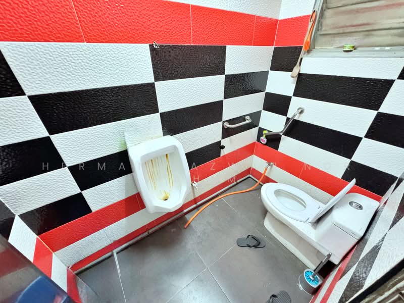 Kedai / Pejabat untuk Disewa di Seri Kembangan (Selangor) - Herman Sazwan Nor Rahim - Bathroom - PropertyGuru.com.my