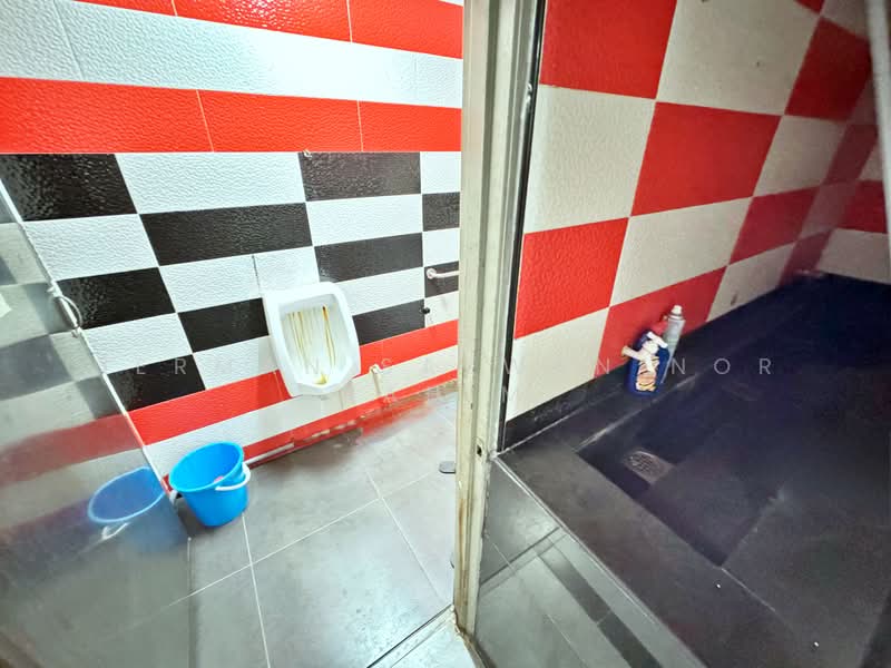 Kedai / Pejabat untuk Disewa di Seri Kembangan (Selangor) - Herman Sazwan Nor Rahim - Bathroom - PropertyGuru.com.my