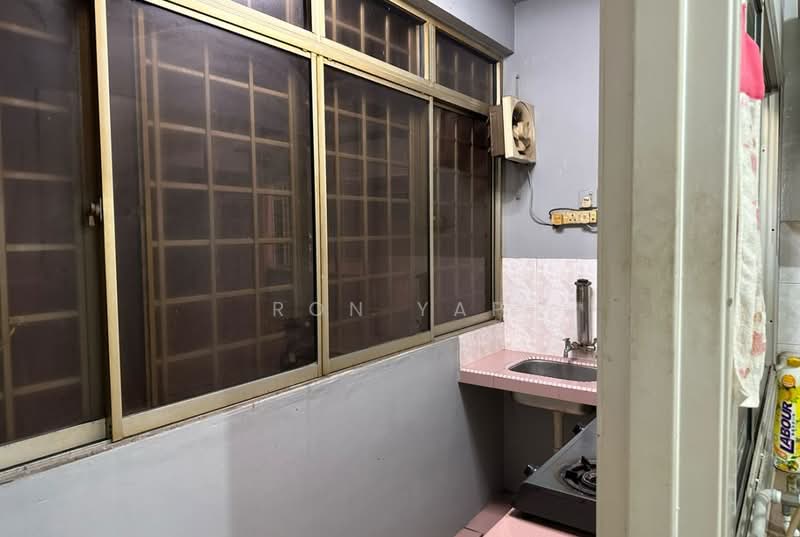 Pangsapuri untuk Disewa di Sri Intan 2 - Ron Yap - Kitchen - PropertyGuru.com.my