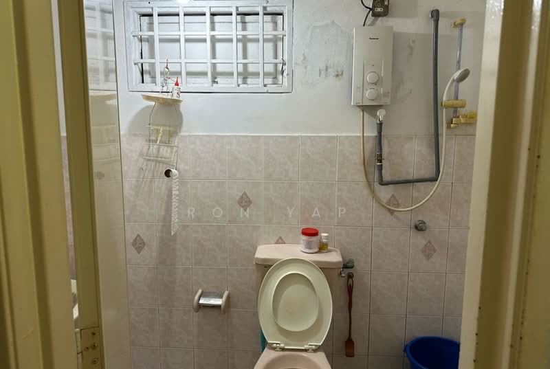 Pangsapuri untuk Disewa di Sri Intan 2 - Ron Yap - Bathroom - PropertyGuru.com.my