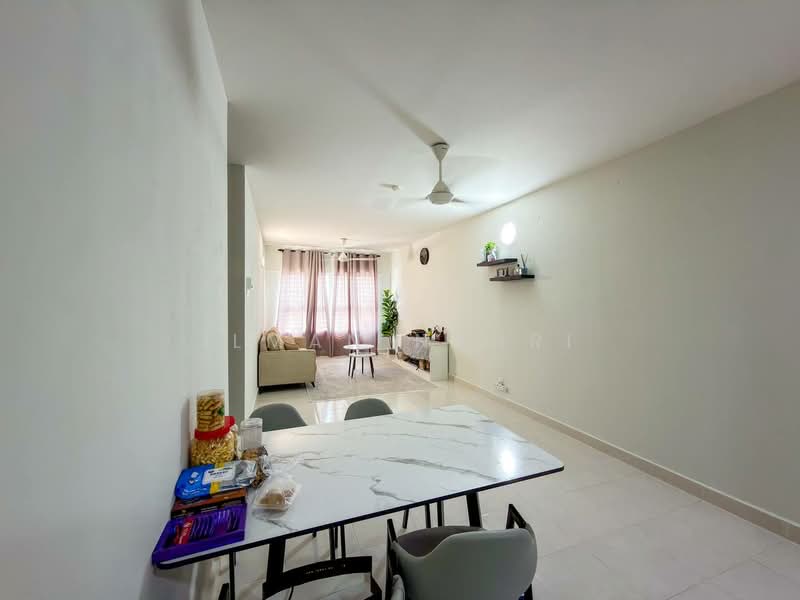 Apartment for Sale at Seri Warisan - Ilman Nahri - Living Room - PropertyGuru.com.my