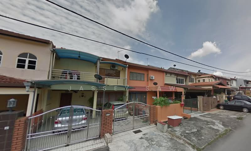 2.5-storey Terraced House for Sale in Bandar Putra Permai (Seri Kembangan) - Jassey Saw - Exterior - PropertyGuru.com.my