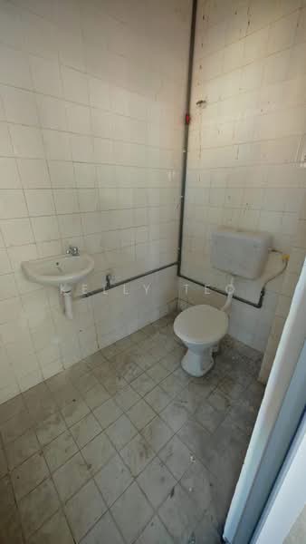 Factory for Rent in Pulau Indah (Klang) - Kelly Teo - Bathroom - PropertyGuru.com.my