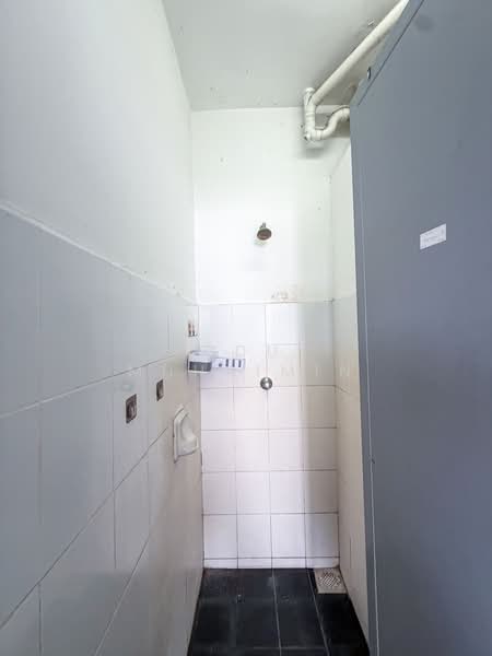 Pangsapuri untuk Dijual di Palm & Nipah Court (Pangsapuri Nipah) - Abdul Muhaimin - Bathroom - PropertyGuru.com.my