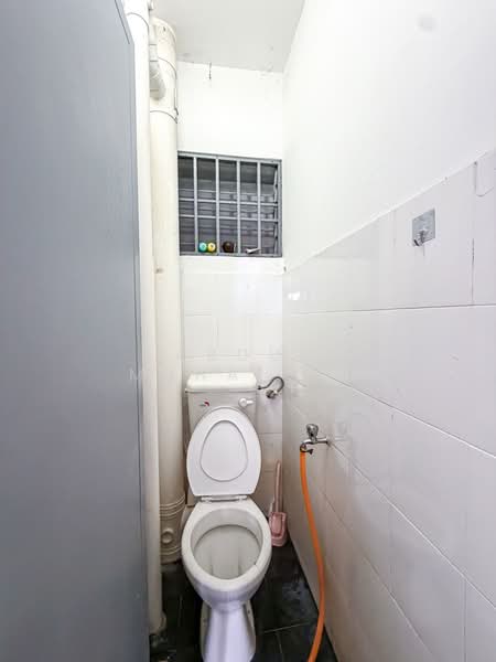 Pangsapuri untuk Dijual di Palm & Nipah Court (Pangsapuri Nipah) - Abdul Muhaimin - Bathroom - PropertyGuru.com.my