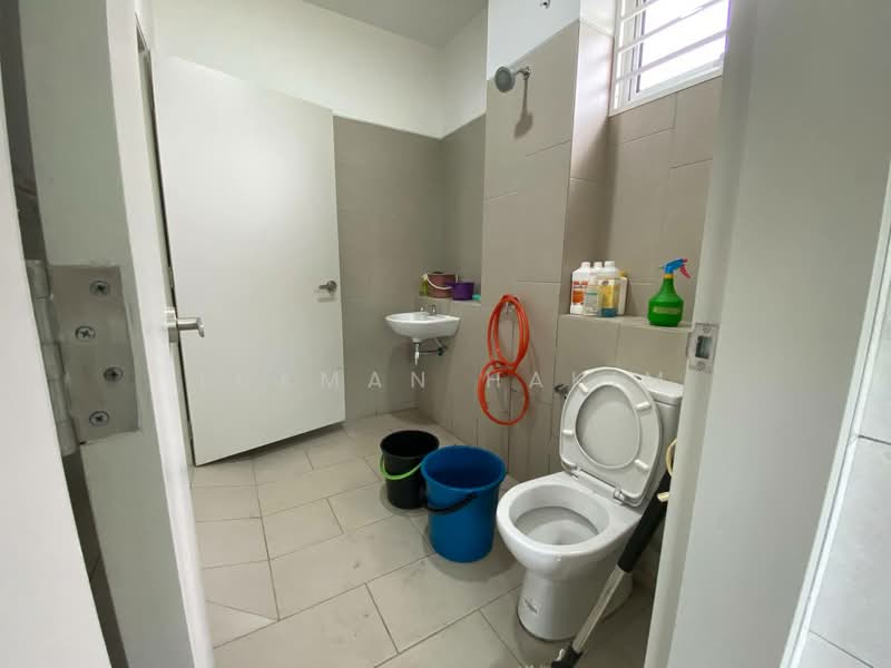 Rumah Teres 2 Tingkat untuk Disewa di Semenyih (Selangor) - Lukman Hakim - Bathroom - PropertyGuru.com.my