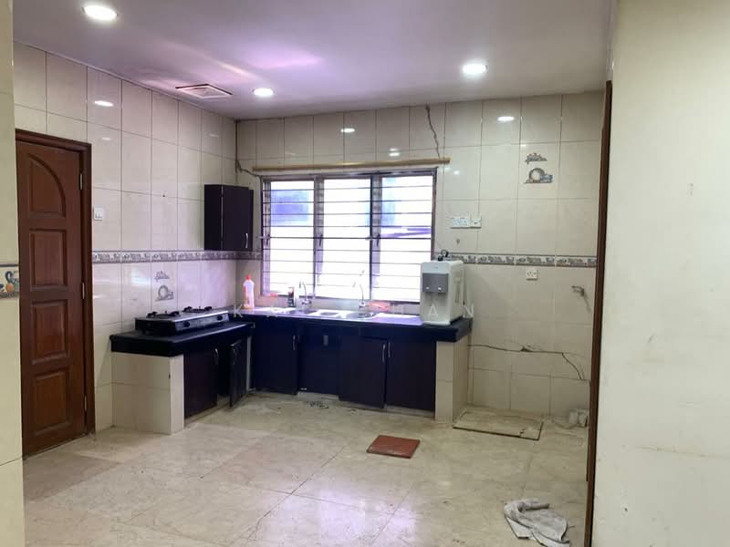 2-storey Terraced House for Sale in Taman Wawasan (Puchong) - Kai Chan - Kitchen - PropertyGuru.com.my
